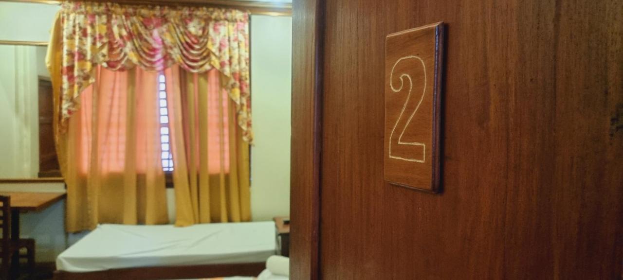 Casa Familya Hotel Batac Eksteriør billede