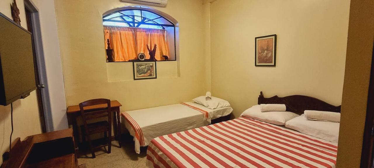 Casa Familya Hotel Batac Eksteriør billede
